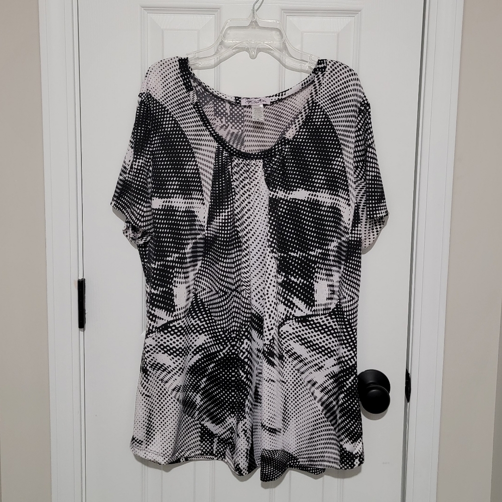 New Mix Black and White Women's Top (Sz 3XL)